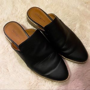 Indigold Black Leather Mules Sz 6